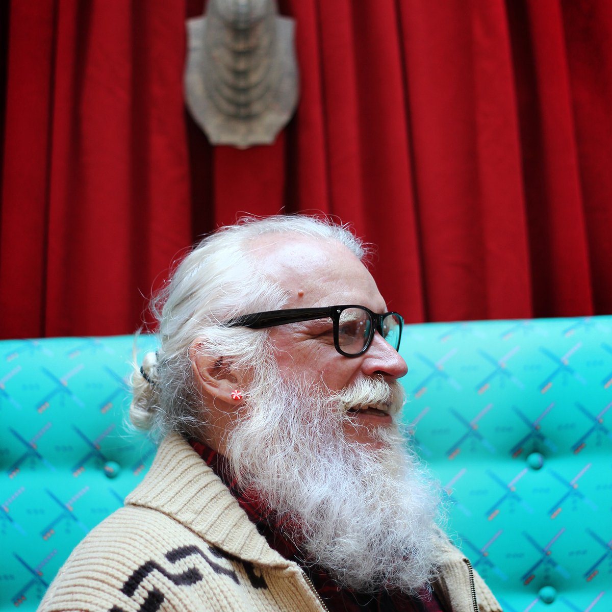 ShopAtPioneer's tweet photo. Traditional or Hipster, Santa is waiting to meet you and capture a holiday photo that will create a memory to last a lifetime. Learn more and book now! https://t.co/JnILl6D3vP https://t.co/pqJsUpMzuS