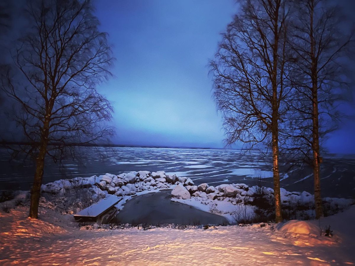 MarcusDerland's tweet photo. Kallare inne än ute i stugan. Bara börja elda. #kalix #bottenviken #ryssbält #norrbotten https://t.co/UCdZ6DNwup
