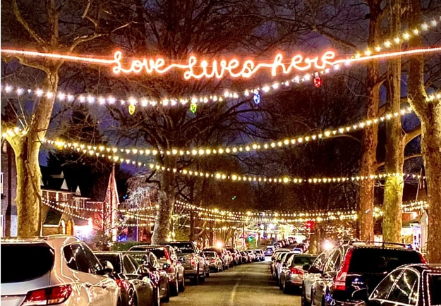 BaltCoGov's tweet photo. For those who decorate for the holidays, when do you put your lights up? The weekend after Thanksgiving? After 12/1? Later? Pictured here is #RodgersForge, a tight-knit neighborhood whose residents take great pride in looking after one another. WaPo: https://t.co/swGHeIHw9p https://t.co/dUtECRqNjW