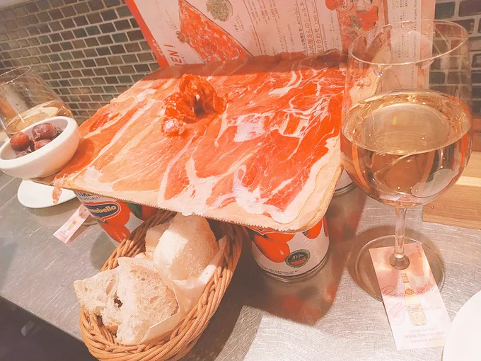 ヨモさんと飲んできた居酒屋が一年前にそめちー様が発表されたときに飲んでたとこでそのときもヨモさんと飲んでたっていう(笑)あれから一年か… 