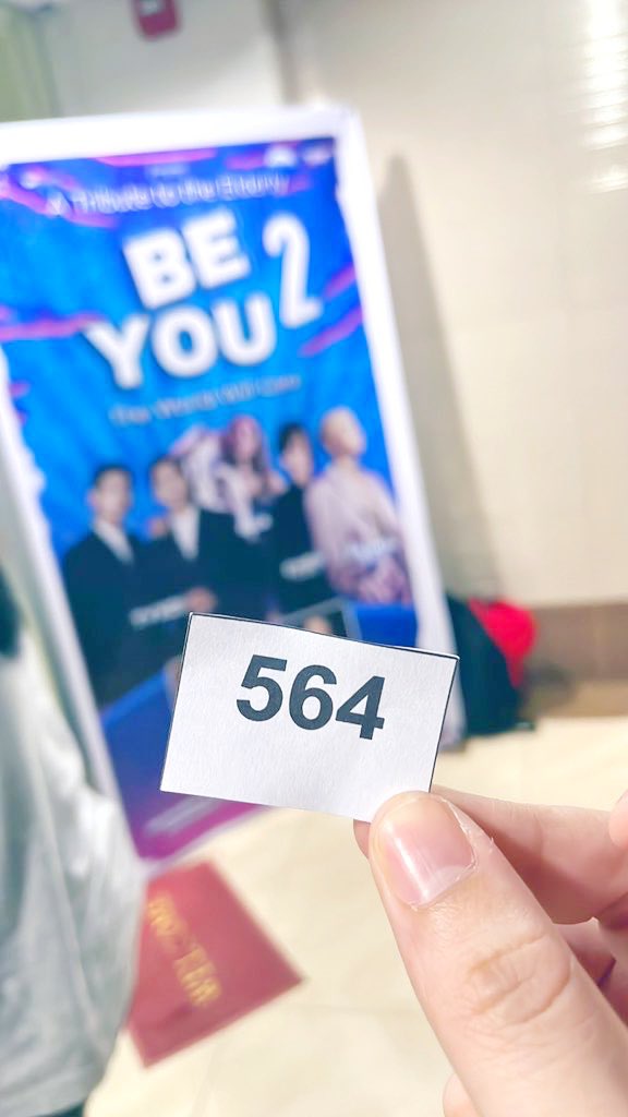 dochen_elpeu's tweet photo. Appreciation post: Left the house @ 5am to line up for tix w/ this guy. 🥹 He woke up @ 4am to pick me up at home &amp; joined me for almost 6hrs of waiting just so I can buy tickets for Jongdae’s concert 🥺💕 very supportive!

You made the waiting time bearable. 🥰 #BeYou2inManila https://t.co/vmPfOjO86u