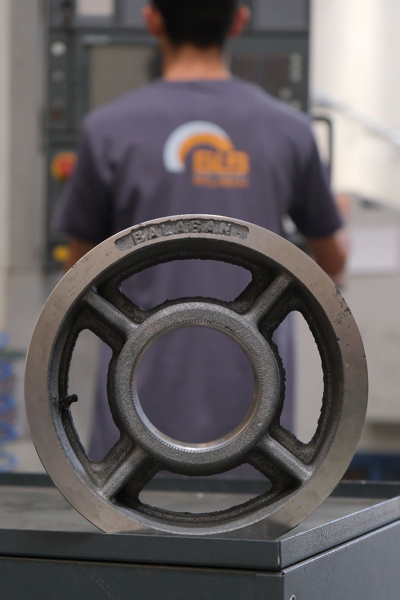 Iron casting pulley...