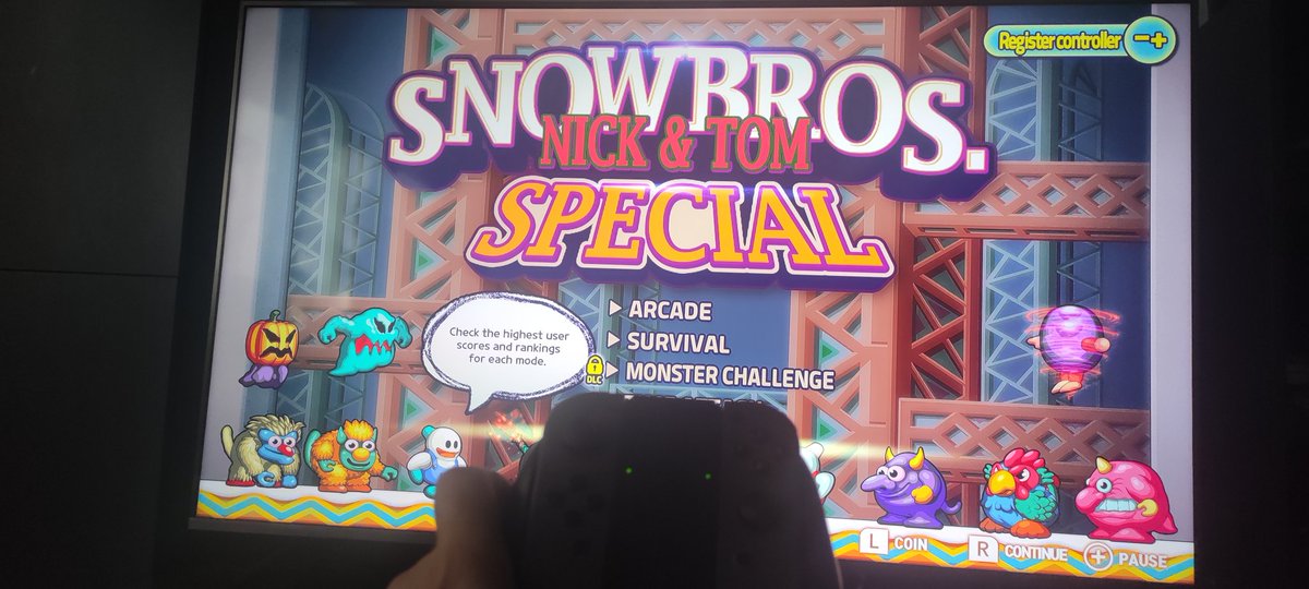 Probando el remake de Snow Bross para Swich. Está guay, pero.... Como el original en monitor de tubo o la propia recreativa... No ha nada (soy viejo)