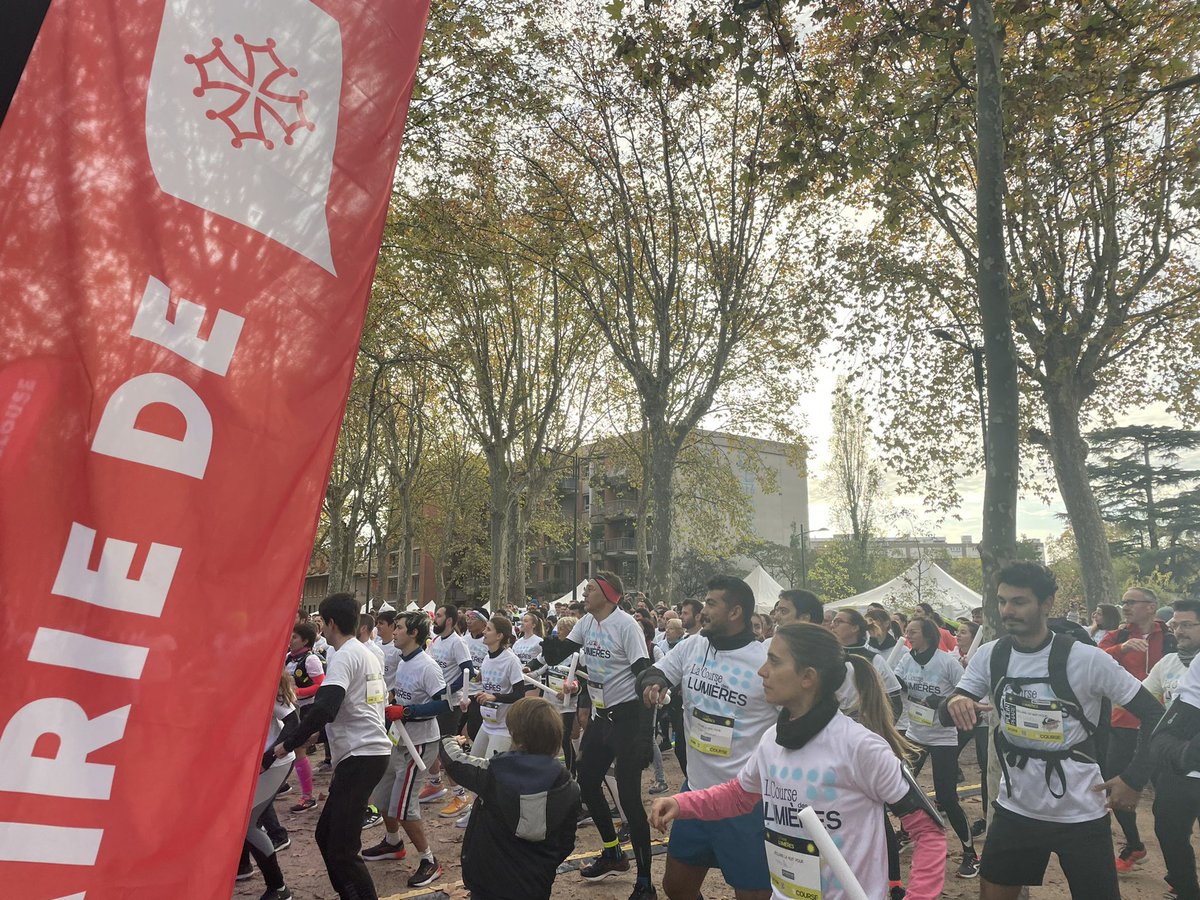 LArribage's tweet photo. Bravo aux + de 3000 marcheurs et coureurs mobilisés pour éclairer la nuit contre le cancer et pour tous les malades.
Cette @CourseLumieres soutenue par @Toulouse aura permis de récolter 35000 euros pour la Fondation @ToulouseCancer https://t.co/Jn1st5AYjm