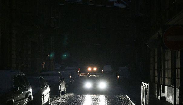 LEXPRESS's tweet photo. Guerre en Ukraine : de nombreux foyers toujours sans électricité, les "restrictions sont maintenues" https://t.co/Aty2qQ7aCz https://t.co/ea0AJnaZ4z
