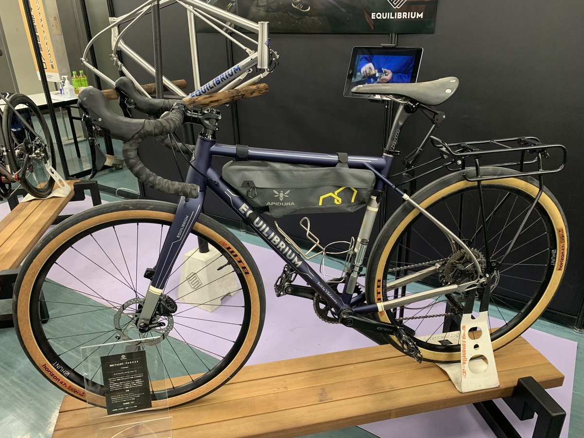 Naochaon's tweet photo. 戸田橋cycleworksのTCW-03、輪行時のまとまりが良い様に工夫されています。
EQUILIBRIUMのグラベルバイク。やはりグラベルバイクは欲しいですね。
猫と星のスネグーラチカ。ファットバイクも欲しいですね。 https://t.co/3epT0q6tcu