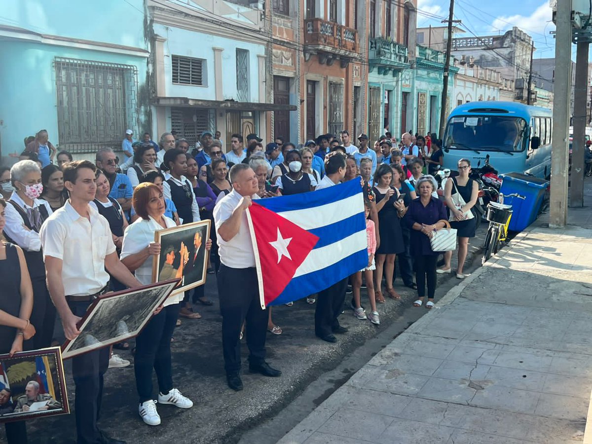Trincheras de ideas valen más que trncheras de piedra #FidelPoSiempre