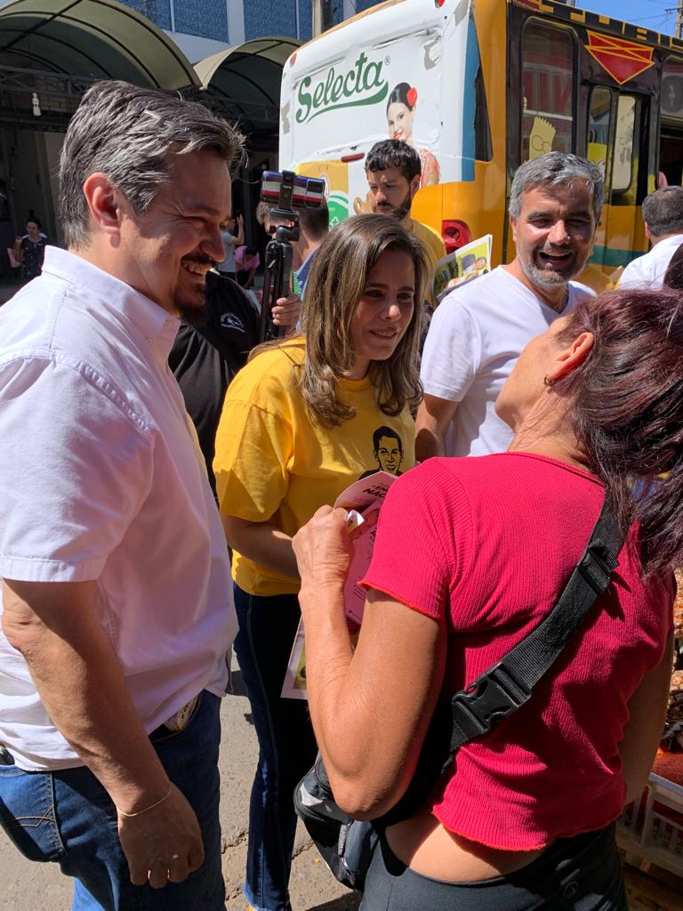 OviedoFidel's tweet photo. Candidatos al Senado @fercamacho2023 y @KattyaGonzalez9 acompañaron a Pastor Filartiga Candidato a Diputado Central en recorrido de presentación de propuestas a vecinos y trabajadores de zona céntrica de San Lorenzo. Se sumó @EdgarAcostaDip Candidato a Gobernador de Central PLRA https://t.co/oVkgdoIyL0