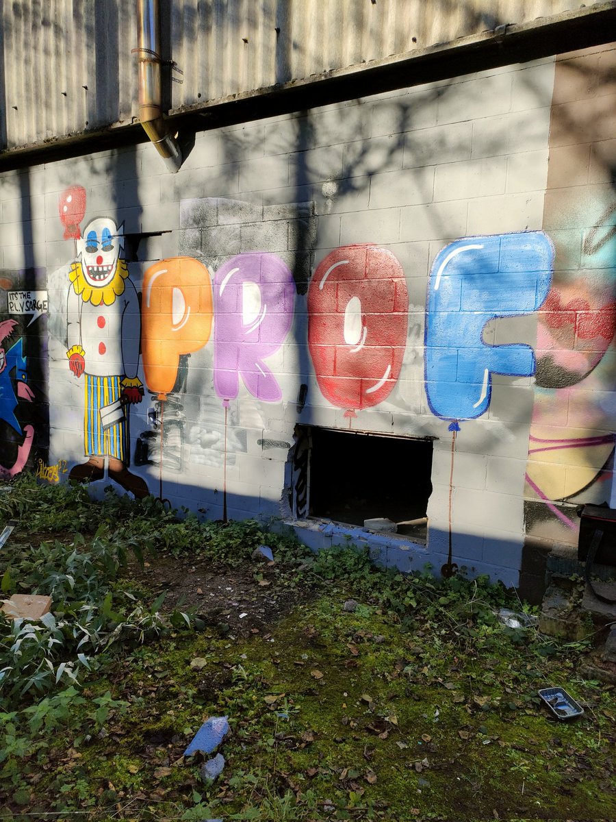 watkins92's tweet photo. First time doing lettering, kept it simple but I'm happy with it
#graffiti #Streetart #clown #horror #spraypaint #dope # https://t.co/lvjSvOk9rP