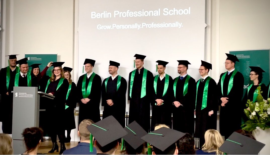 bpshwrberlin's tweet photo. 2 Jahre Studium, wertvolle Erfahrungen, Wissenszuwachs, neue Fähigkeiten, harte Arbeit, Prüfungen, neue Netzwerke u. so vieles mehr. Heute ist der 2te Tag unserer Graduierungszeremonie mit feierlicher Zeugnisübergabe. Herzlichen Glückwunsch! #BPSGrad #graduation #Congratulations https://t.co/wict9w3yYC