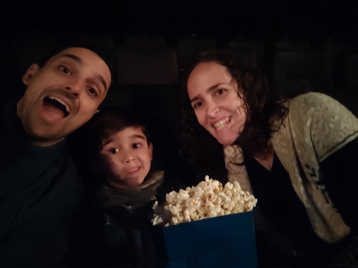 davedarck's tweet image. preparats per veure #MundoExtraño en català al @Cines_Kinepolis! tothom al cinema, que no tinguin excuses per no doblar les pel·lícules d'animació infantil 💪