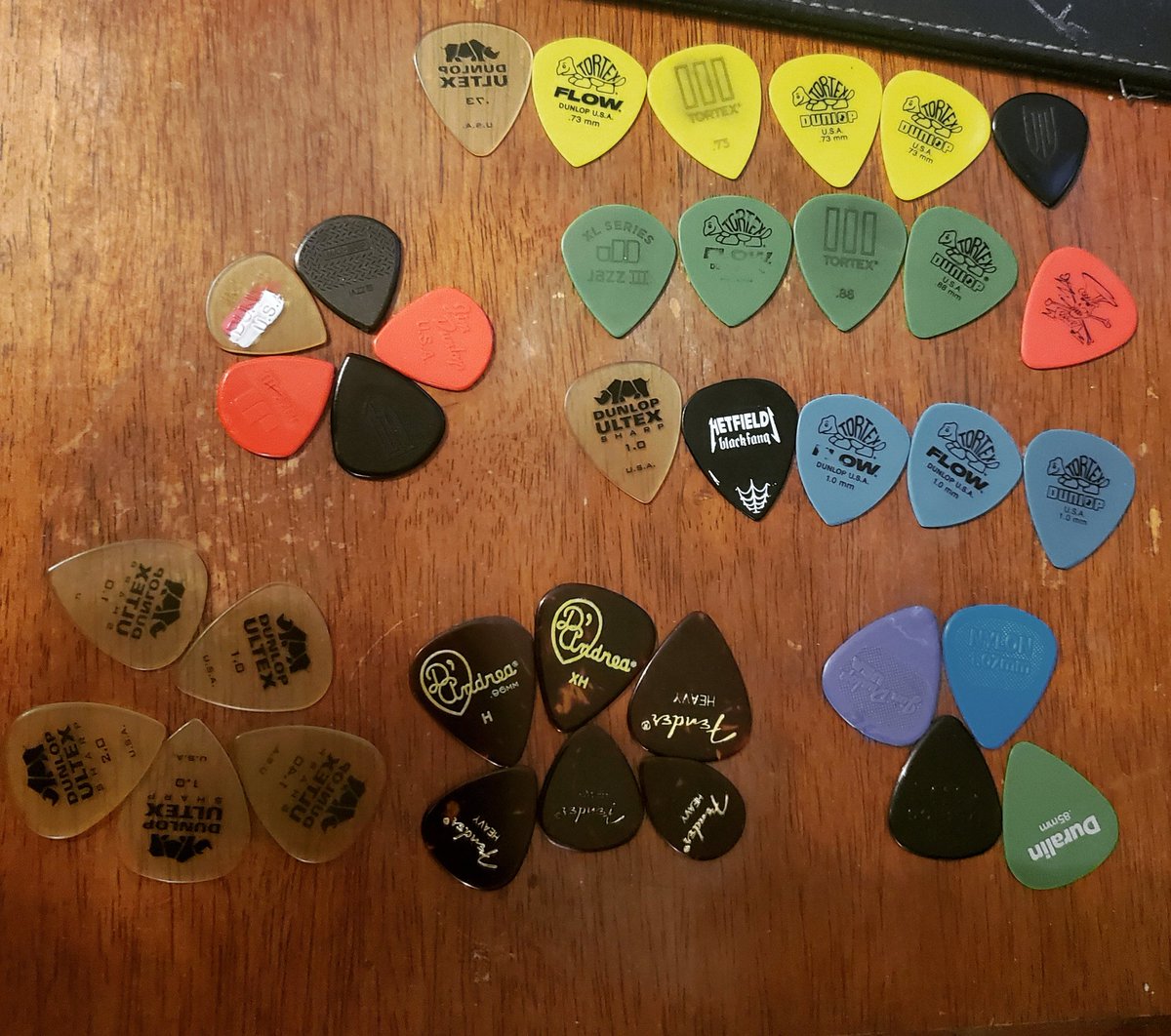Nashvillerocker's tweet photo. My go to picks for jangle tones, #blues tones, #rock tones, #jazz tones, heavy Metal tones. #dunlop #fenderguitars #dadarriostrings #tortex #ultex #Nylon, #carbonfiber #jazziii #Celluloid https://t.co/Kw9tif7ae8
