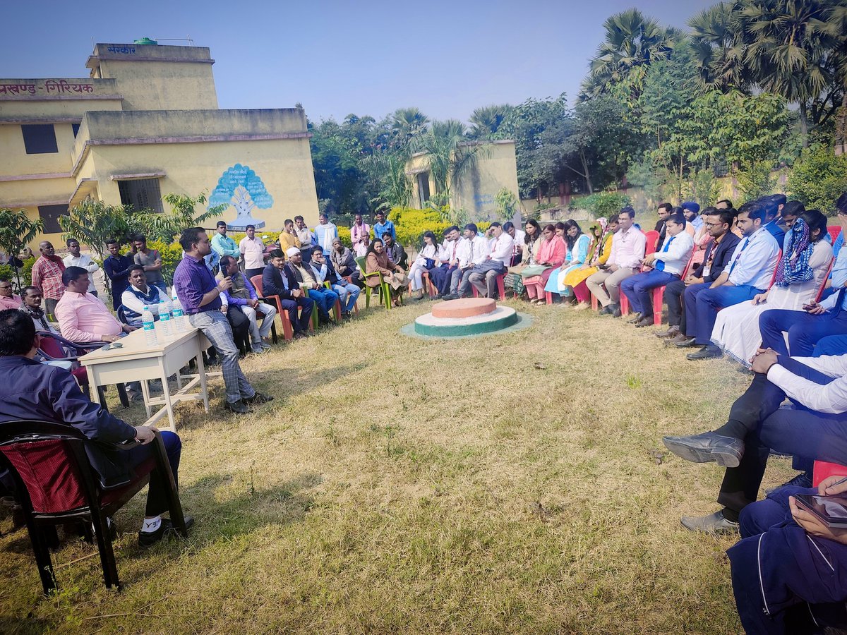 imNavKP's tweet photo. Visit/ Briefing of Trainee BPROs from BIPARD, Gaya at GP Chorsua, Giriyak.
- Panchayat Sarkar Bhawan as "Mini Collectorate"
- GPDP/BPDP/DPDP/e-GramSwaraj Portal
- Nal Jal / Nali-Gali Scheme
- Public Well Renovation
- Ward/GramSabha/WIMC
- Solar Street Light Scheme
@dmnalanda https://t.co/YhyL28bBIk