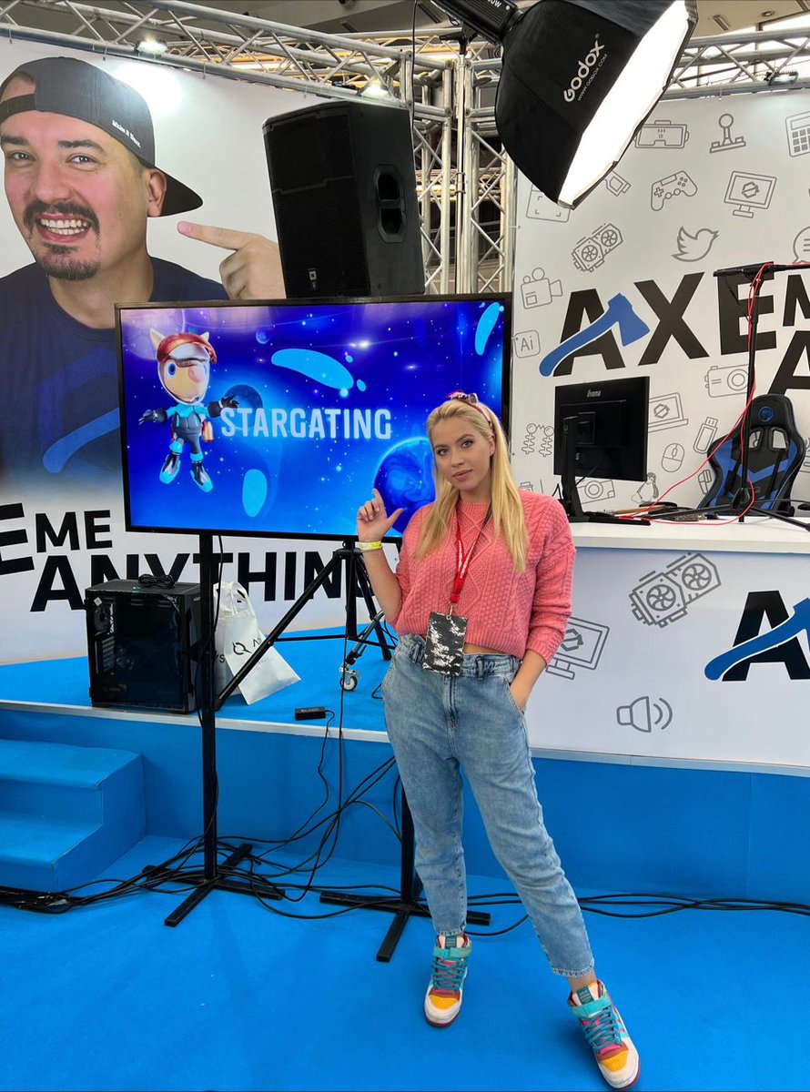 AstroArmadillos's tweet photo. @AstroArmadillos and Dr MS Phd Emilija VukoviΔ at the Games.Con #astroarmadillos #stargating https://t.co/ZFD42Zg6bl