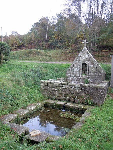 MonumentumFr's tweet photo. Fontaine de Locmeltro à #Guern (#Morbihan) Fontaine à pignon triangulaire, près de la chapelle du XVIIIe siècle. Fontaine de Locmeltro (cad. B 496) : classement par arrêté du 24 février 1976.
Suite 👉 https://t.co/5nPWuWtBi1
#Patrimoine #MonumentHistorique https://t.co/AT4qKmu6gt