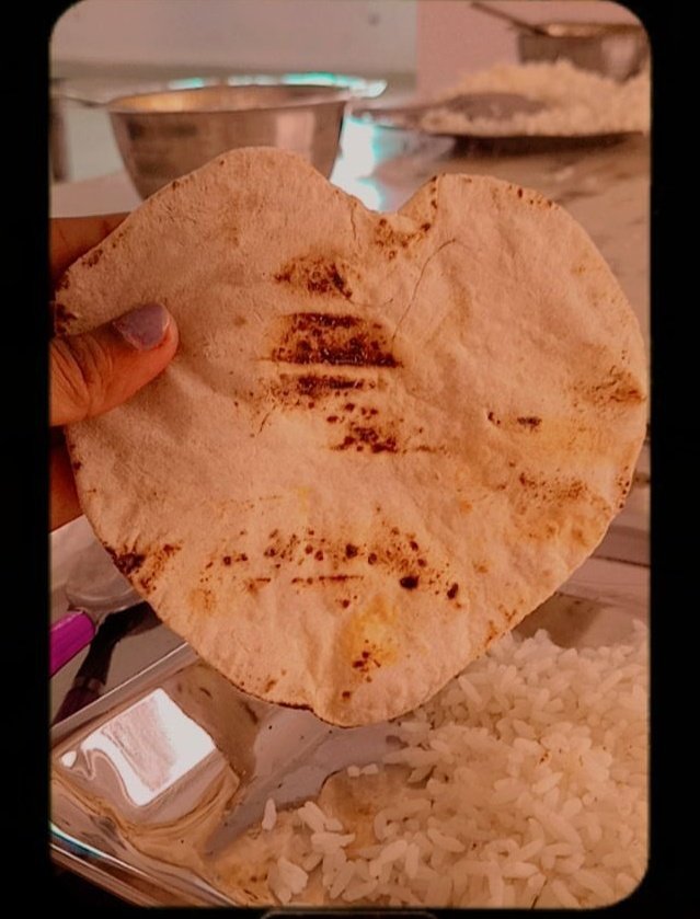 InactiveHeer's tweet photo. Heart shaped roti in mess 😂 https://t.co/fTX4XHAe7G