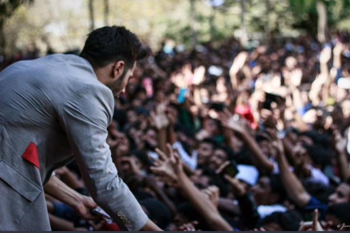 ApnaaVarun's tweet photo. He has earned alot in these 10 years, few bots can never change that <3 

WE LOVE YOU VARUN DHAWAN https://t.co/t7lHecrVnM