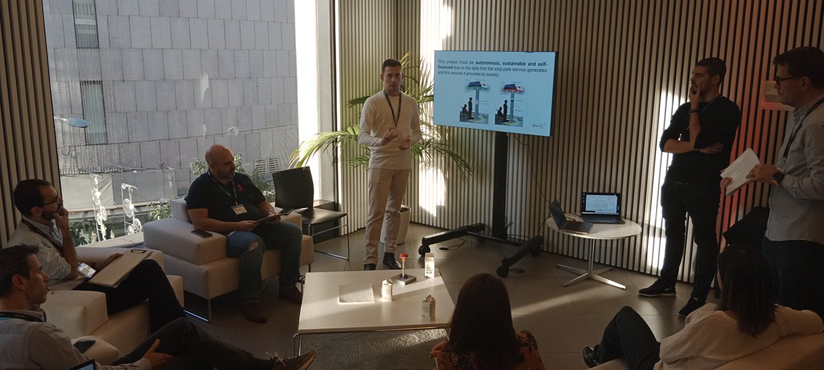 Y4PT's tweet photo. The mentors from 🚌 #TMBhackathon2022 🚏 are sharing their insightful feedback on each one of the 12 projects at their very first draft version. We are having such a productive check-point phase. #Y4PThackathon 🚀 https://t.co/hiBxbZO6rn