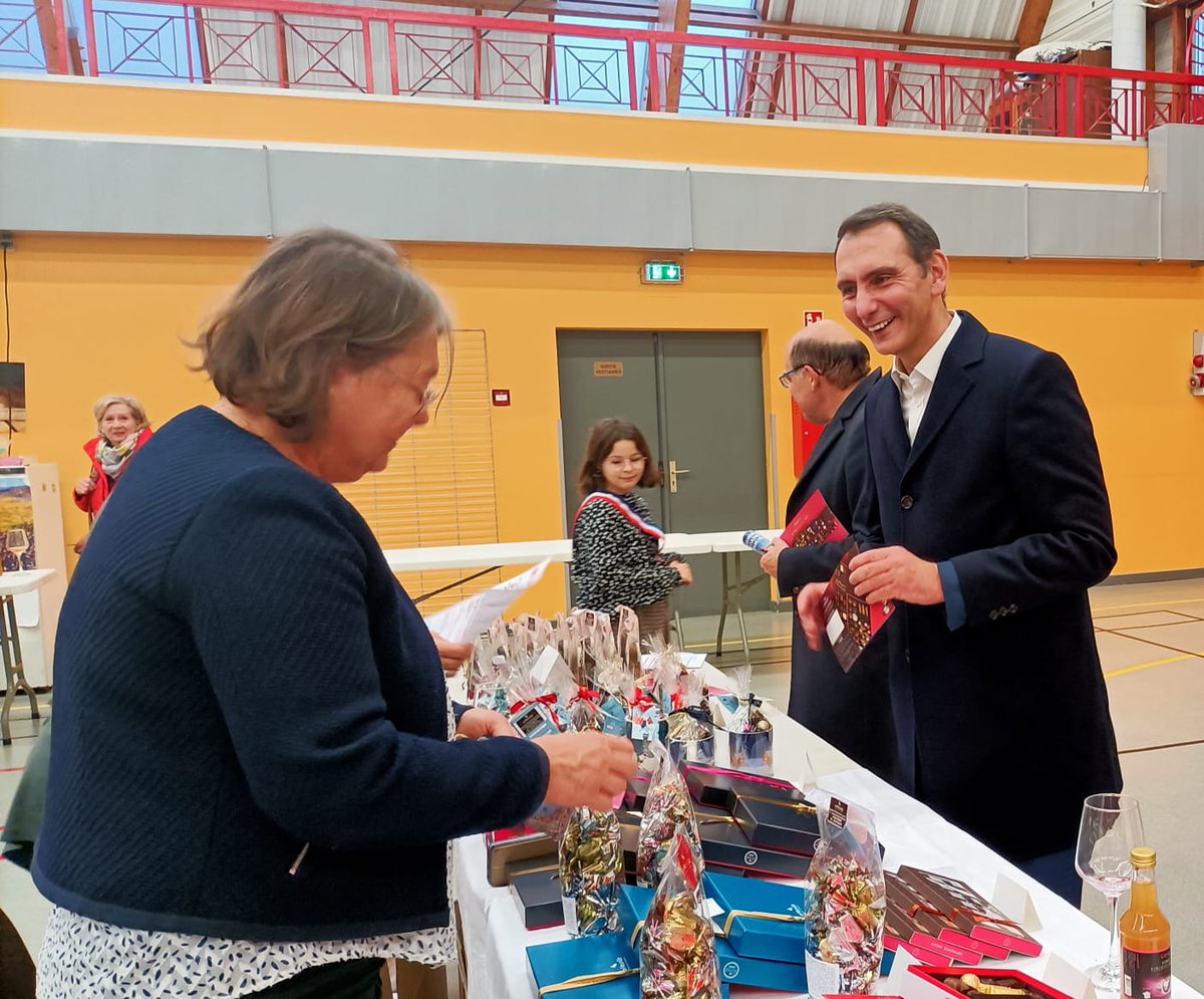 ljacobelli's tweet photo. 🌲🎅Les courses de Noël commencent !
Avec les vignerons et artisans au Festival des vignobles et de la gastronomie de #Knutange puis au marché de l'avent à #Ranguevaux. Face à l'inflation et l'explosion des coûts de l'énergie qui les frappent, il est urgent d'agir. Achetez local! https://t.co/dp5MontphU