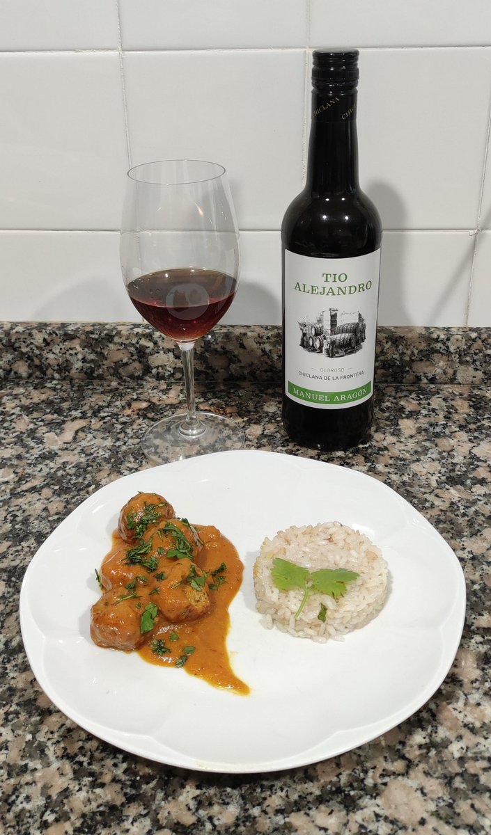 Albóndigas de lomo de vaca y solomillo de cerdo al curry.
Hechas y disfrutadas con oloroso de <a href="/AragonBodega/">Bodega Manuel Aragón</a>
Chez moi.