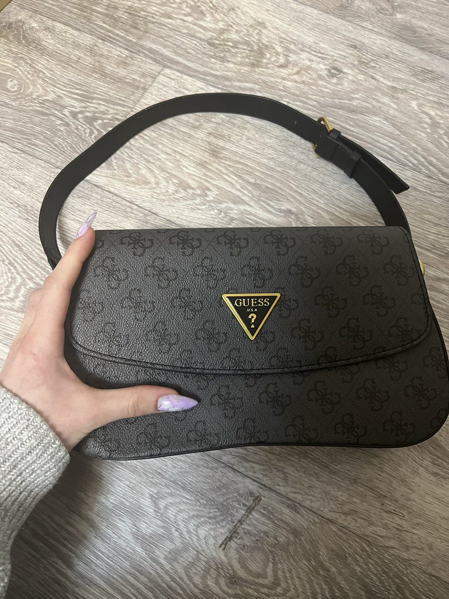 nickierain's tweet photo. Me new sissy nails and bag💜How do u like it?) Wanna see how it look on me ? 💓 https://t.co/J2QgjhLrp5