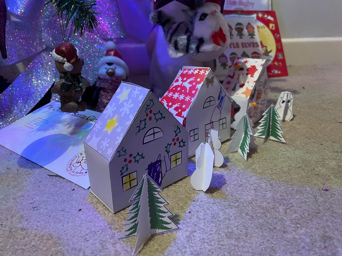 FintanKav's tweet photo. Little one loved making these houses for under her tree #CraftforCrisis @CrisisScotland @crisis_uk https://t.co/cbiNSh8clk