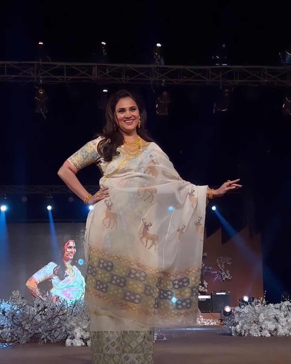 LaraDuttaFC's tweet photo. In Pics: #LaraDutta graces the ramp of #SangaiFestival for ace designer #RobertNaorem at Churchandpur Manipur ❤️
#LaraDuttaBhupathi #MissUniverse2000 #MissUniverse #Bollywood #Actor #MissUniverse2000 https://t.co/2S2E2L8zn3