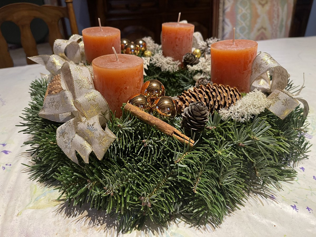Swiss_Cathy's tweet photo. Fort belle couronne de l’Avent créée par ma filleule de marché Julie Breasson, fleuriste à Puplinge (Genève). 🕯️🎄💐👱🏻♀️😍
Retrouvez-la sur son profil FB https://t.co/SDuZLkHQ0H
#AuxVoyagesFleuris #JulieBreasson #fleuriste #Puplinge #Genève #Geneva #couronne #Avent https://t.co/K0TSLqXwsG