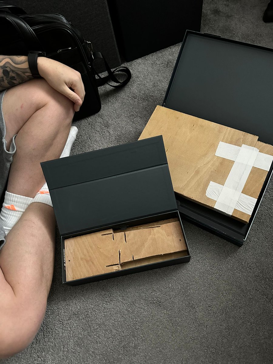benjidayuk's tweet photo. @amazon sent me a box of wood instead of the £2,500 laptop I ordered. Call ongoing. Gutted. 

#BlackFriday #AmazonPrime https://t.co/mBhWEQfn2l