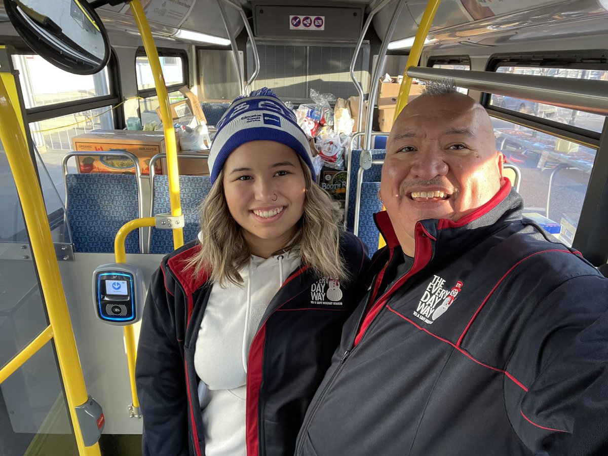 biggbusdriver's tweet photo. Come to Hampton @saveonfoods for #EtsStuffaBus. We’re here till 1 pm. Stop by and donate to @yegfoodbank https://t.co/Yh79x6FNsl