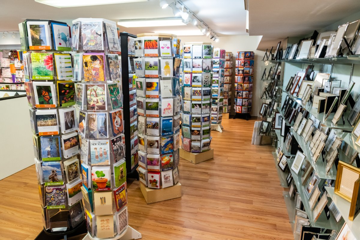 hillframe's tweet image. Shopping small is shopping smart this holiday season! If you're looking for an exceptional and high-quality frame job, choose to shop with us this #SmallBusinessSaturday: chframe.com. #CapitolHillFrameAndPhoto #FrameShop #WashingtonDC #FramesAndPhotos #SupportLocal