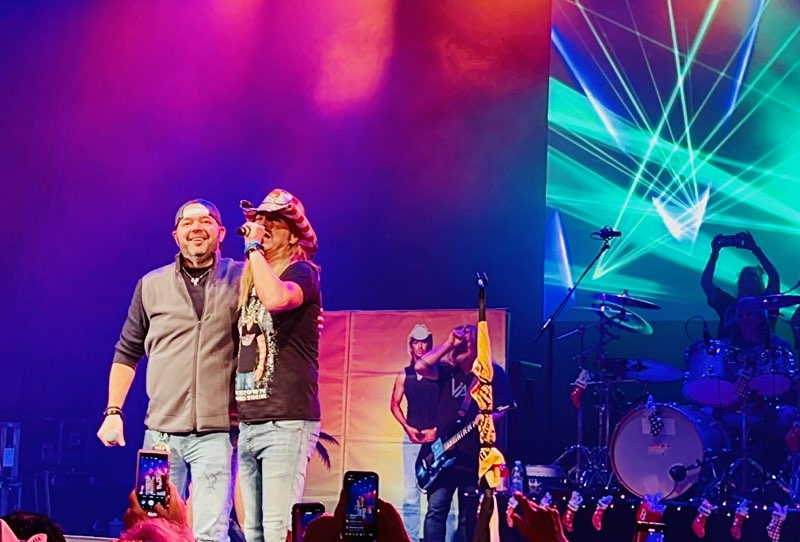 bretmichaels's tweet photo. It is beyond great to be home. Even brought family on-stage, my cousin to sing with me &amp; all our friends from @DVERADIO. Most important we are bringing the #PartiGras to Star Lake Amphitheater for Bret’s Brew, Barbecue, Pizza &amp; #Yinzer party. Stay tuned! #RockYourHolidayHappiness https://t.co/CnjeuiVFBj