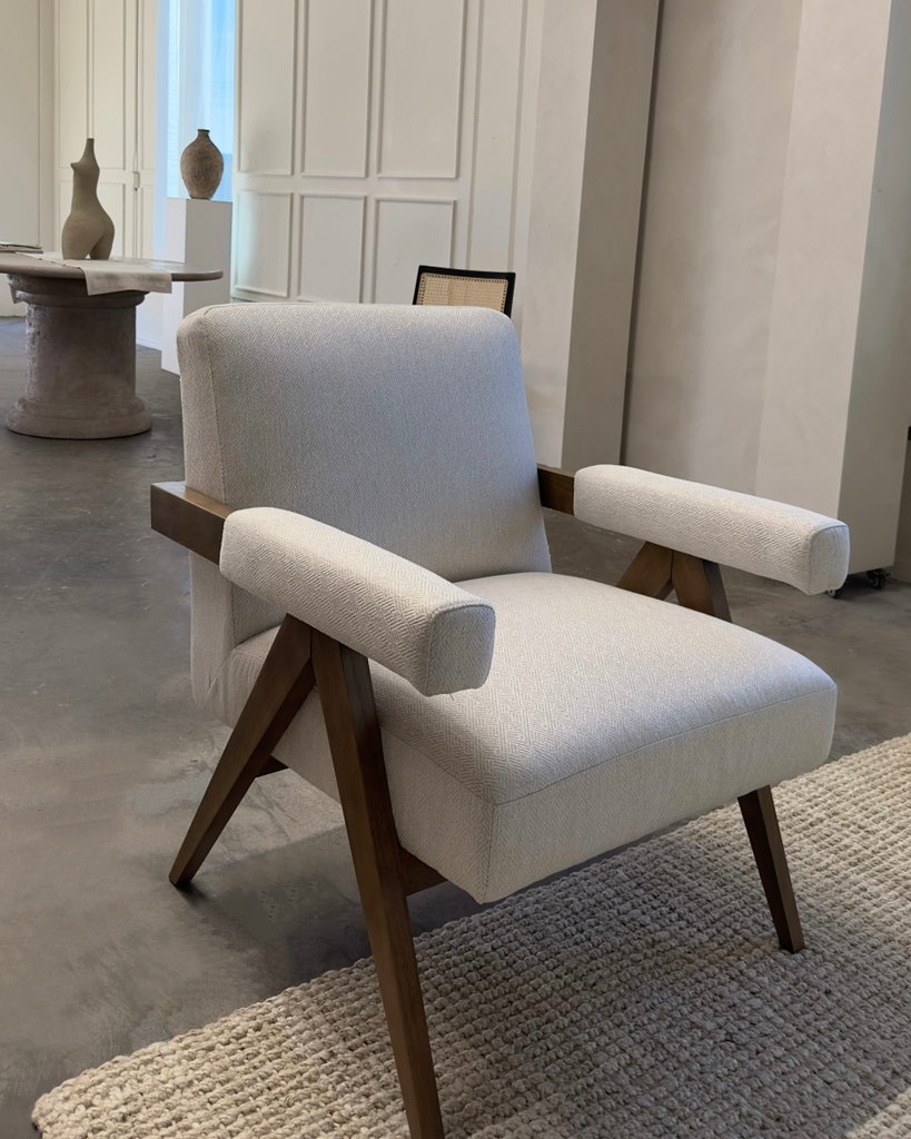 BelareHome's tweet photo. Introducing in our collection, the AMARE accent chair. This beautiful chair features a light wood frame and is upholstered in an ivory non-woven fabric. #interiordecor #aesthetic #homedesign #interiordesign #minimalist #neutraldesign https://t.co/I8e9Yw41KY
