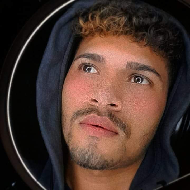 Victorallmeida1's tweet photo. E ainda tem gente que fala que eu não mudei nesses 8 anos https://t.co/sqXVF8O3EY