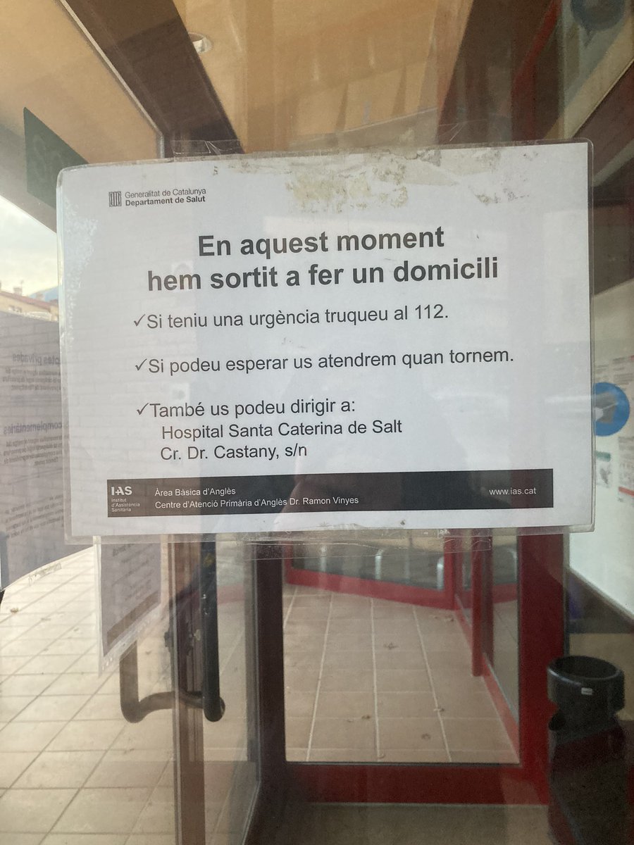 xeviosor's tweet photo. @salutcat CAP d’Anglés. El que no pot ser, es que  vagis d’urgencia i trobis un rètol que posi això i hagis d’esperar fora amb una galipandria de cal Déu. I ja som 5 persones. Podeu deixar algú dins per deixar-nos entrar? Poseu més diners a sanitat hóstia https://t.co/jjYsMqr47Q