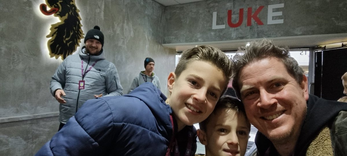 jbakerpoker's tweet photo. @LukeRoper #luke1977 #lukelife #POTP
Me and my boy's love your box at VP! UTV https://t.co/v4o8Ak9njw