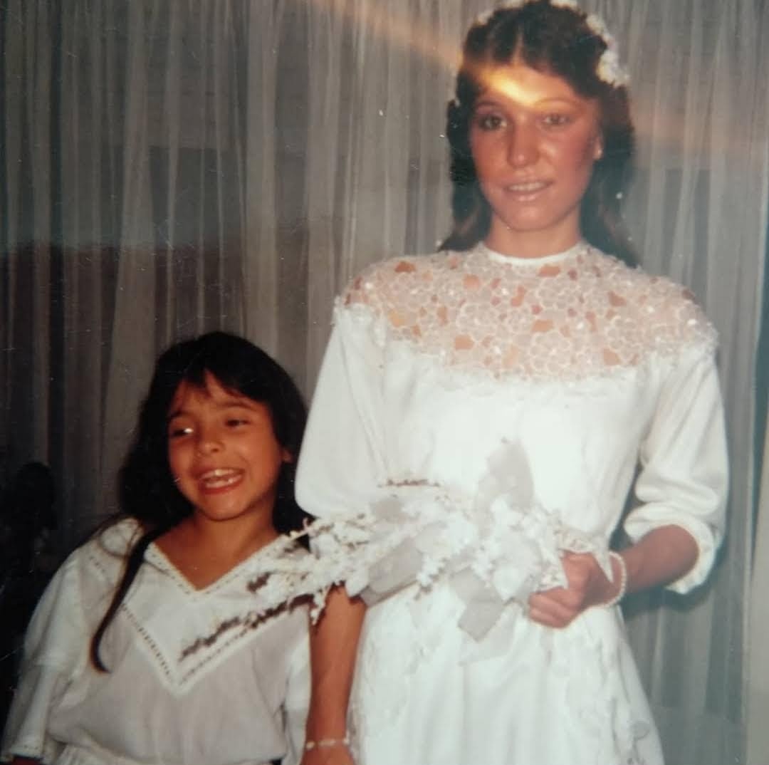 chelito223's tweet photo. Mi #SabadoDeFotoRetro con #Hermana2 el día de su casamiento, año 87.
Para mi querida amiga @Mir2Tasha https://t.co/Aixwan9GI4