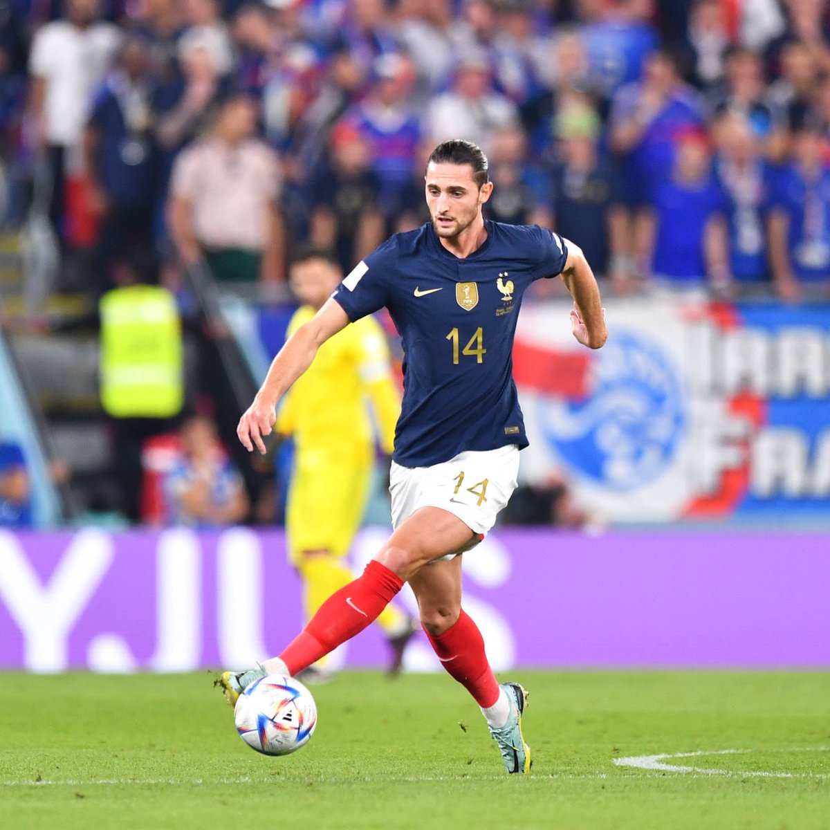 21' Oh le coup de casque de Rabiot sur un centre de Dembele !! Mais Schmeichel repousse 🇫🇷0-0🇩🇰 | #FRADAN | #FiersdetreBleus