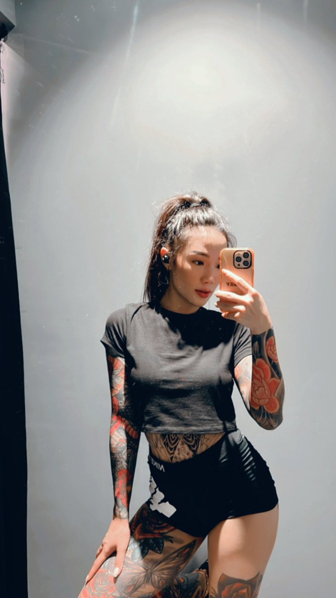 janejaneey tweet media