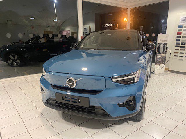 MarshallVolvo's tweet photo. #CarOfTheWeek at Marshall #Volvo #WelwynGardenCity is this stunning 2022/72 Volvo C40 300kW Recharge Twin Ultimate AWD Auto finished in Fjord Blue. This car comes equipped with keyless entry, heated seats and Harman Kardon audio. https://t.co/n7Zqch7KDt