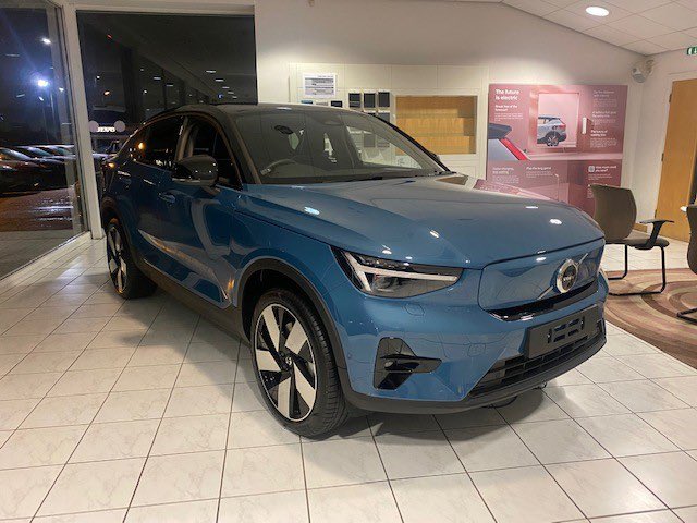 MarshallVolvo's tweet photo. #CarOfTheWeek at Marshall #Volvo #WelwynGardenCity is this stunning 2022/72 Volvo C40 300kW Recharge Twin Ultimate AWD Auto finished in Fjord Blue. This car comes equipped with keyless entry, heated seats and Harman Kardon audio. https://t.co/n7Zqch7KDt