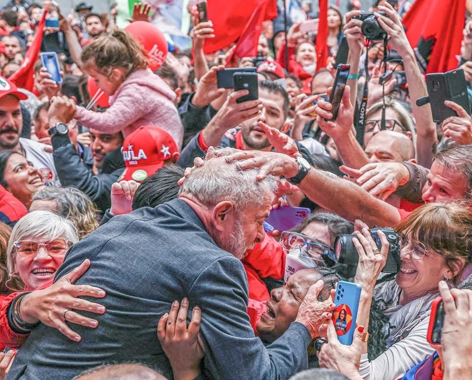 joseguimaraesce's tweet photo. Lula: “Eu não posso aceitar q milhões de pessoas passam fome no Brasil. O povo pobre, muitas vezes, sequer é ouvido, recebido. Com muito diálogo e responsabilidade, vamos fazer políticas para que o povo que mais precisa viva com dignidade. Bom dia a todos”.

📸 Ricardo Stuckert https://t.co/YOgb3XtN1f