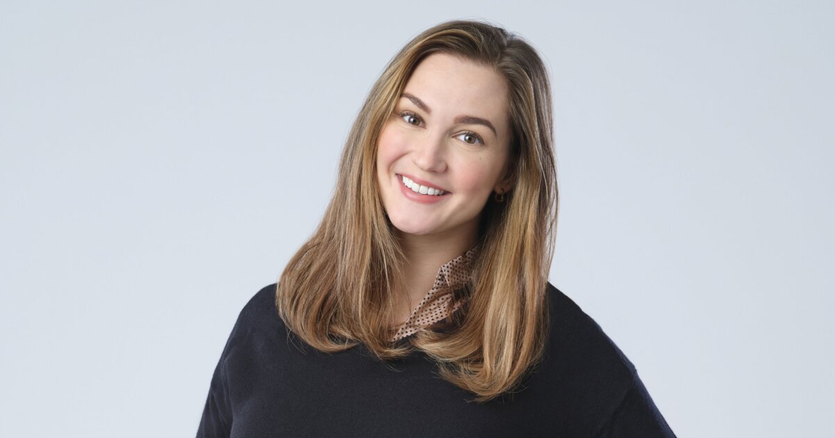 sceptreliquids's tweet image. Really will be a treat to see my friend and talented actor, @KatBarrell on Hallmark this evening in A Tales Of Two Christmases. Her range has no limits. :)  @hallmarkchannel #ChristmasMovies #HallmarkChristmas