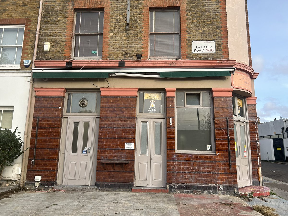 PubsSaving's tweet image. Ariadne’s Nectar Bar, 274 Latimer Road was forced to close by their landlords earlier this year. All pub signage now removed. Latimer Road once had 7 pubs &amp;amp; they are all gone. The pub was granted Asset of Community Value status in Oct 2019. #ACV #w10 #closedpubs
