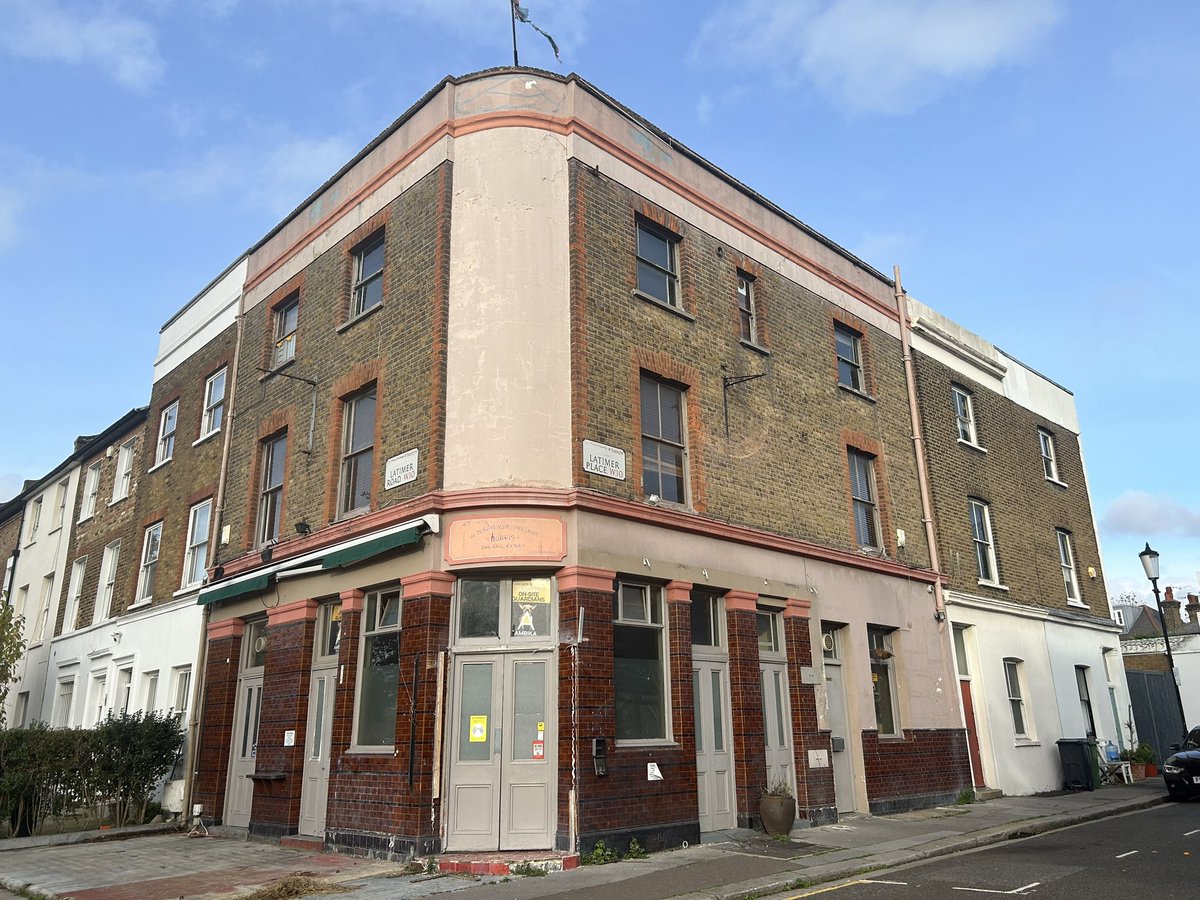 PubsSaving's tweet image. Ariadne’s Nectar Bar, 274 Latimer Road was forced to close by their landlords earlier this year. All pub signage now removed. Latimer Road once had 7 pubs &amp;amp; they are all gone. The pub was granted Asset of Community Value status in Oct 2019. #ACV #w10 #closedpubs