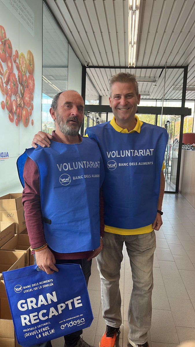 demoniobueno40's tweet photo. Avui he fet de voluntari per una bona causa i amb bona companyia @bordegassos
#elgranrecapte #bancdaliments https://t.co/DyY112LIuX