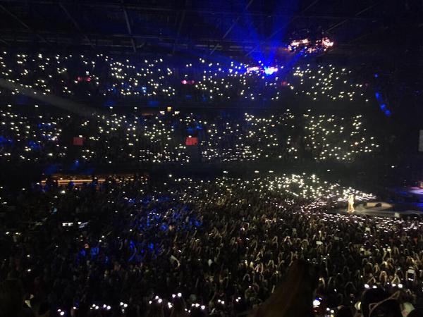 heartless_cama's tweet photo. this is ariana grande https://t.co/n9ELqOsPQQ