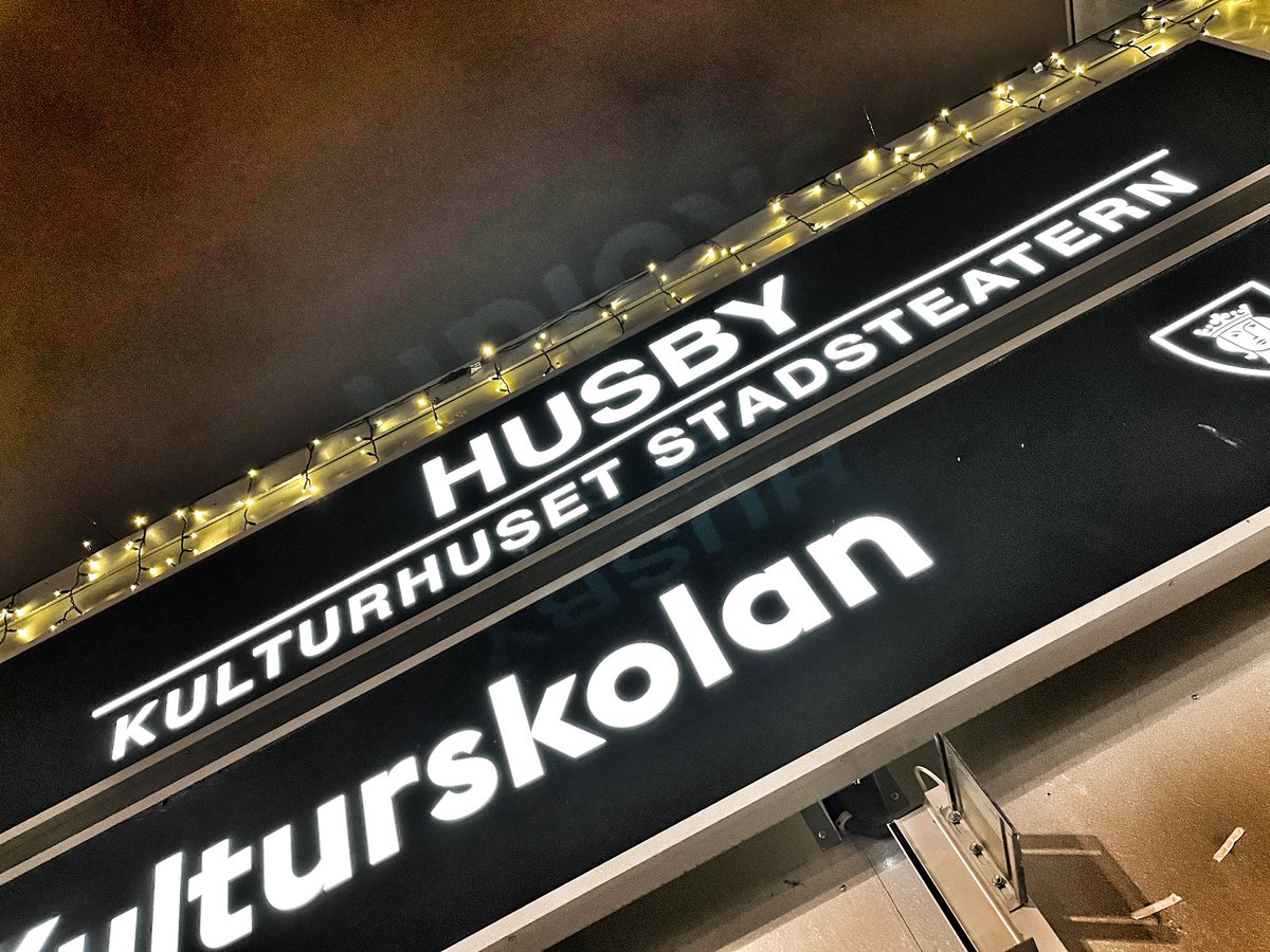 kulturhösten fortsätter. &amp; nu strax standup i husby med ungen för att kolla in <a href="/MelodyFarshin/">Melody</a>