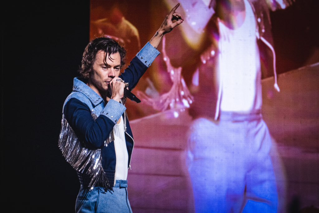 marianagphoto's tweet photo. Harry Styles, Love On Tour Mexico 

#harrystyles #LoveOnTourMexicoCity https://t.co/IPgj7Hfoyc
