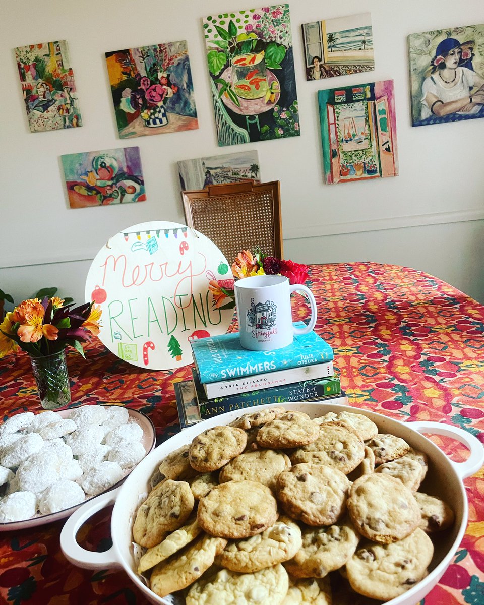 Small Business Saturday at Pagination starts at 10 am! Yay! We have homemade cookies (thank you to my mom for baking these!) and hot cider while they last! $2 off mugs and 10% of purchases of $50 or more! We also have select hardcovers 40% off! Open until 6!❤️